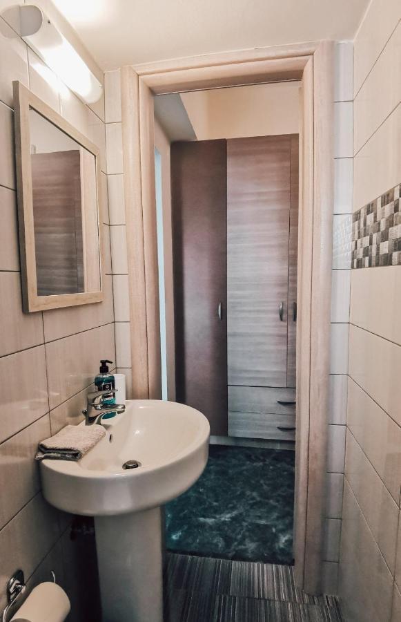 Efrosini Downtown Apartment Chalkís المظهر الخارجي الصورة